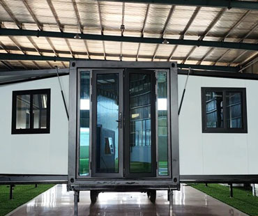 風・太陽光・蓄電統合型双翼展開式住宅